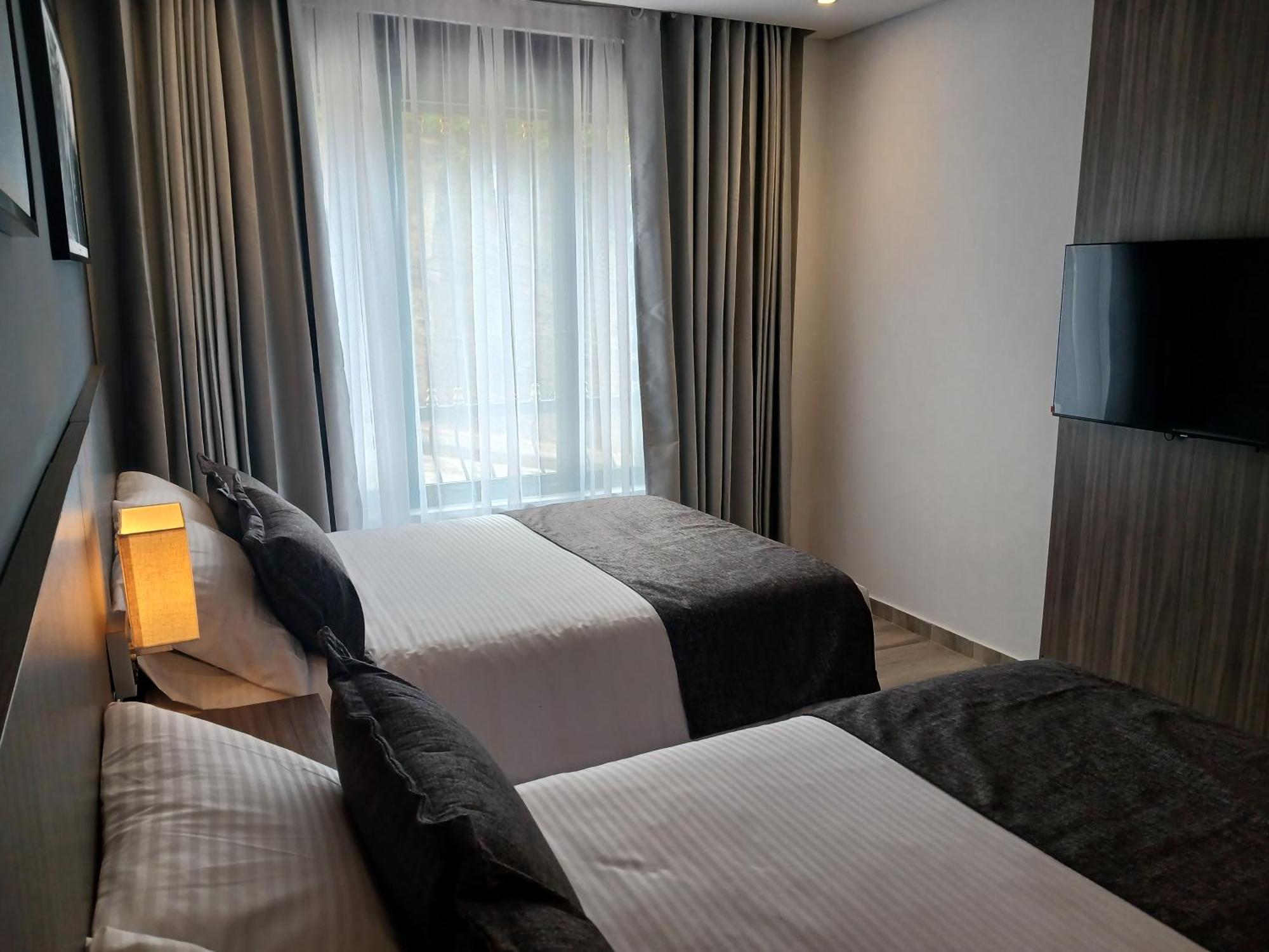 Hotel Santino Jenesano 外观 照片